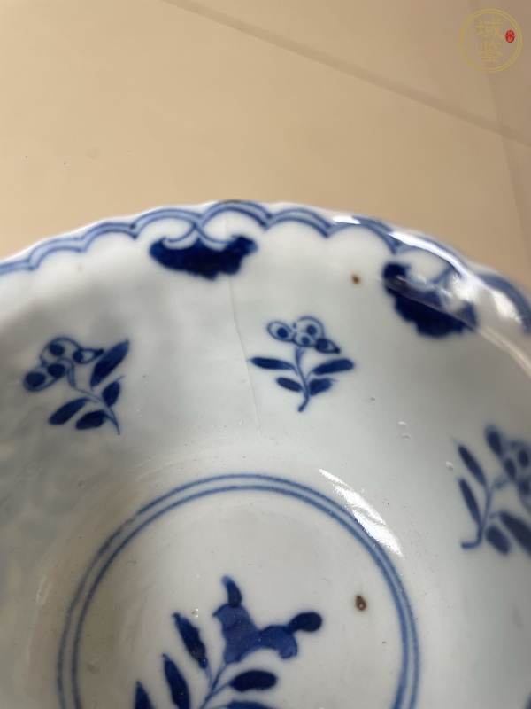 古玩陶瓷青花花卉紋瓜棱杯真品鑒賞圖