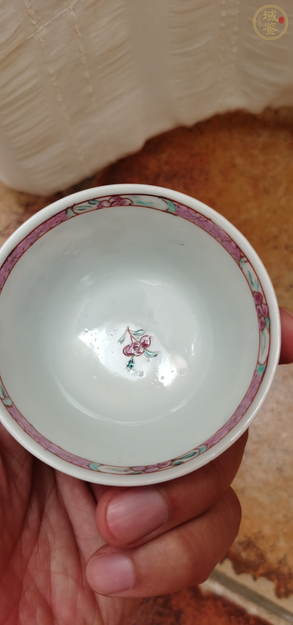 古玩陶瓷粉彩折枝花卉紋杯碟真品鑒賞圖