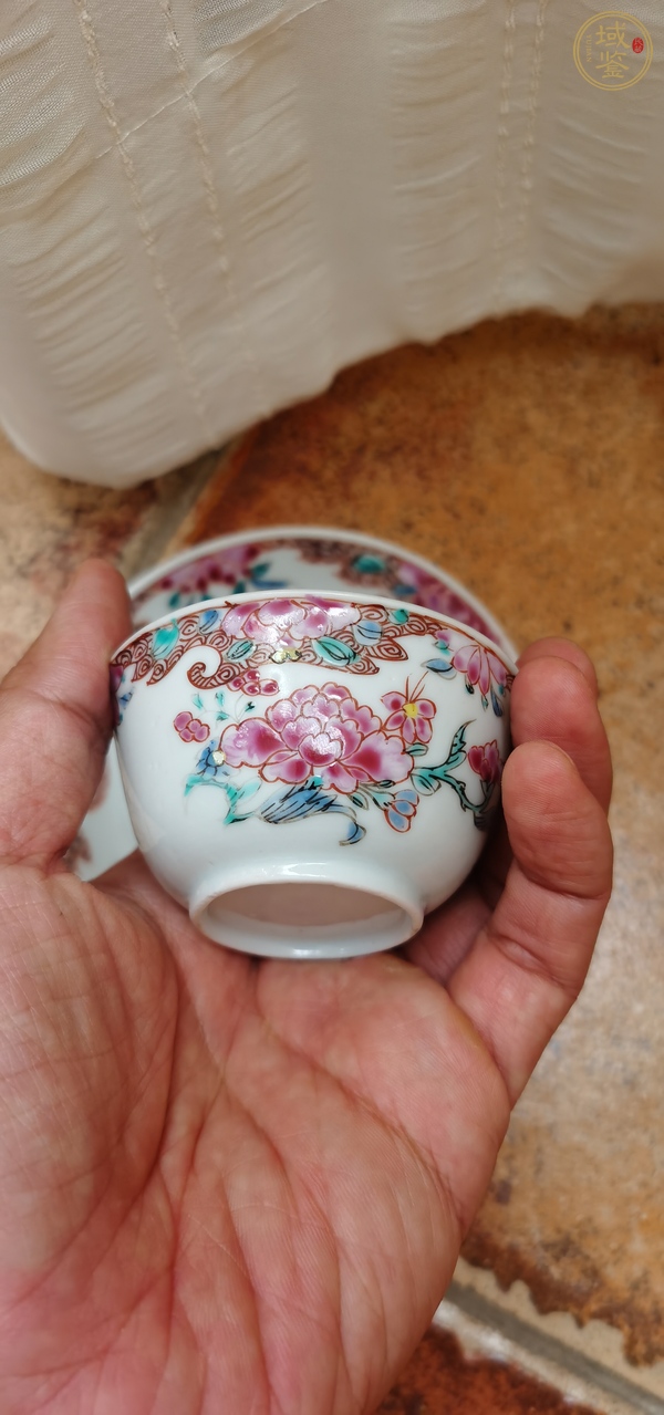 古玩陶瓷粉彩折枝花卉紋杯碟真品鑒賞圖