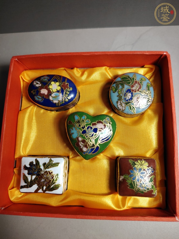 古玩陶瓷銅胎掐絲琺瑯花卉紋首飾盒真品鑒賞圖