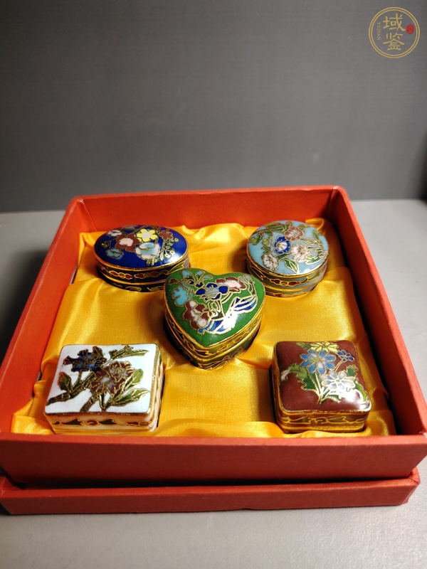 古玩陶瓷銅胎掐絲琺瑯花卉紋首飾盒真品鑒賞圖