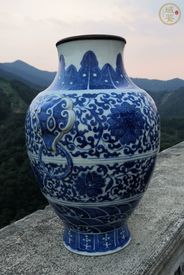 古玩陶瓷雙鋪首青花尊真品鑒賞圖