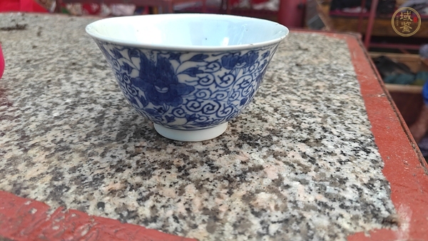 古玩陶瓷青花纏枝花卉紋茶碗真品鑒賞圖