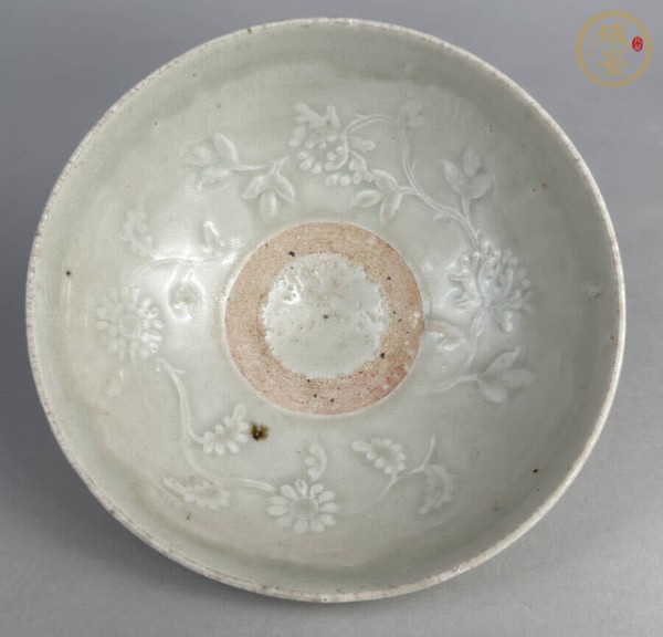 古玩陶瓷青白釉花卉紋斗笠碗真品鑒賞圖