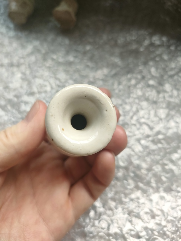 古玩陶瓷宋磁州窯系白釉小瓶拍賣，當(dāng)前價格1500元
