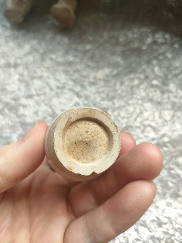 古玩陶瓷宋磁州窯系白釉小瓶拍賣，當(dāng)前價格1500元