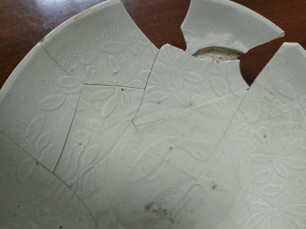 古玩陶瓷金代定窯印花雙魚紋盤拍賣，當前價格3000元