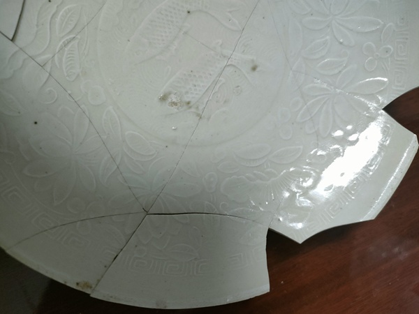 古玩陶瓷金代定窯印花雙魚紋盤拍賣，當前價格3000元