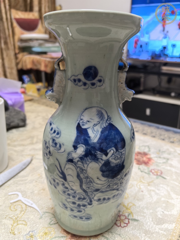 古玩陶瓷豆青釉青花瓶真品鑒賞圖