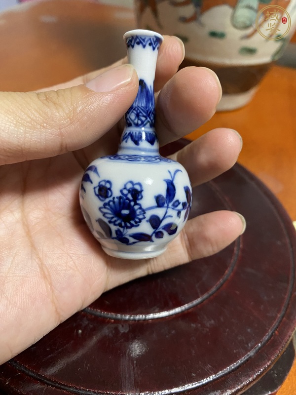 古玩陶瓷青花長(zhǎng)頸瓶真品鑒賞圖