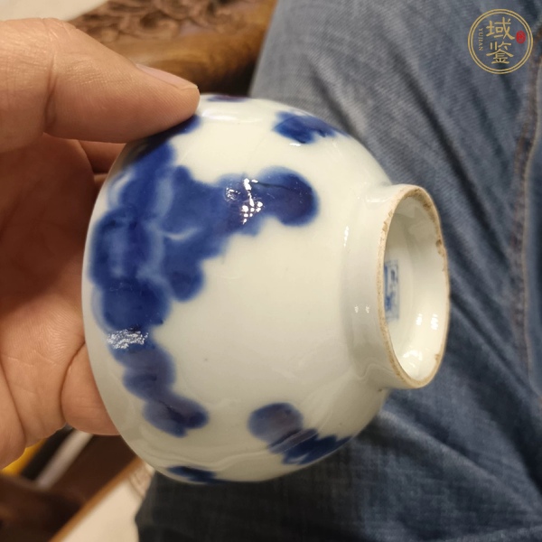 古玩陶瓷青花過墻龍紋茶碗真品鑒賞圖