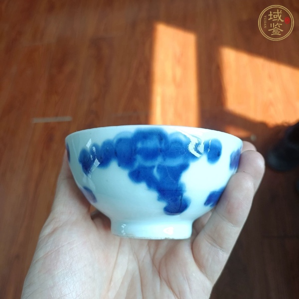 古玩陶瓷青花過墻龍紋茶碗真品鑒賞圖