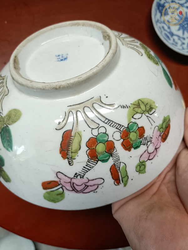 古玩陶瓷粉彩花卉紋碗真品鑒賞圖