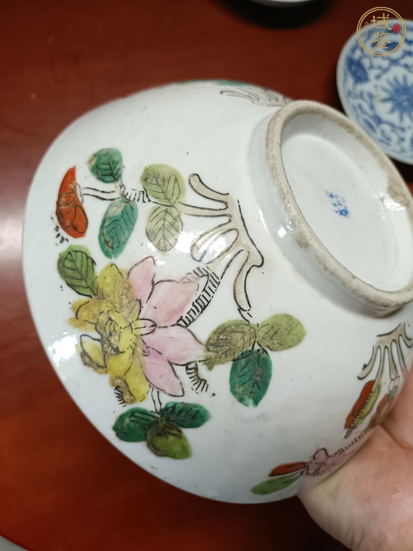 古玩陶瓷粉彩花卉紋碗真品鑒賞圖