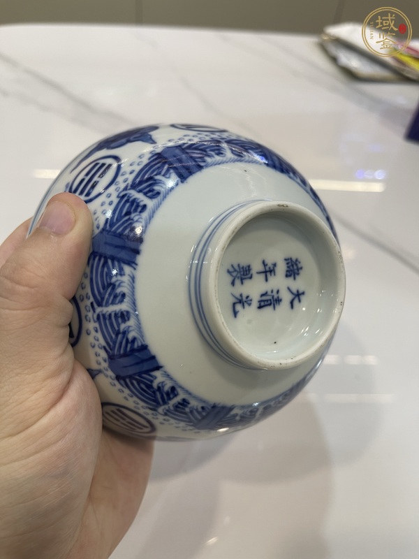 古玩陶瓷青花云鶴八卦紋蓮子碗真品鑒賞圖