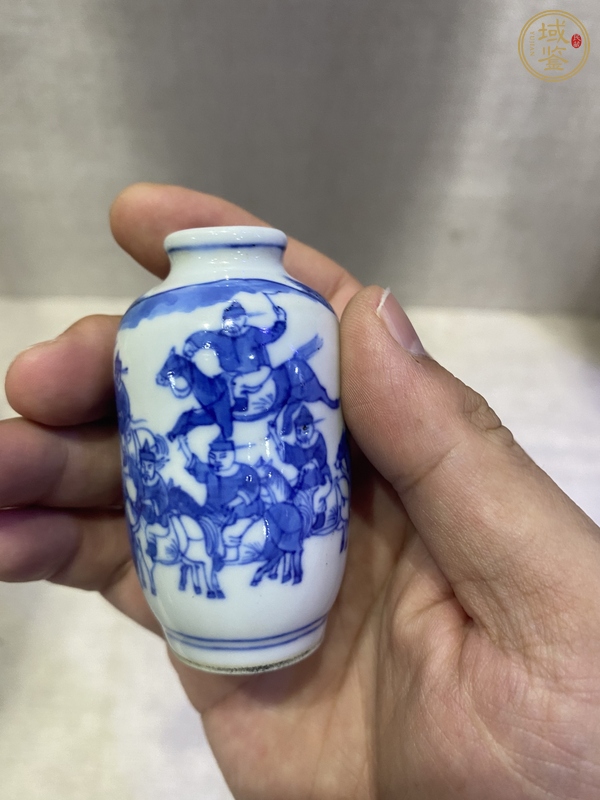 古玩陶瓷青花人物故事鼻煙壺真品鑒賞圖