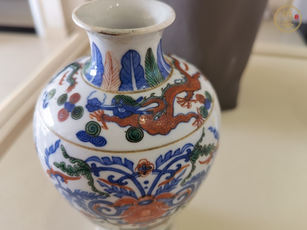 古玩陶瓷青花五彩龍穿花梅瓶真品鑒賞圖