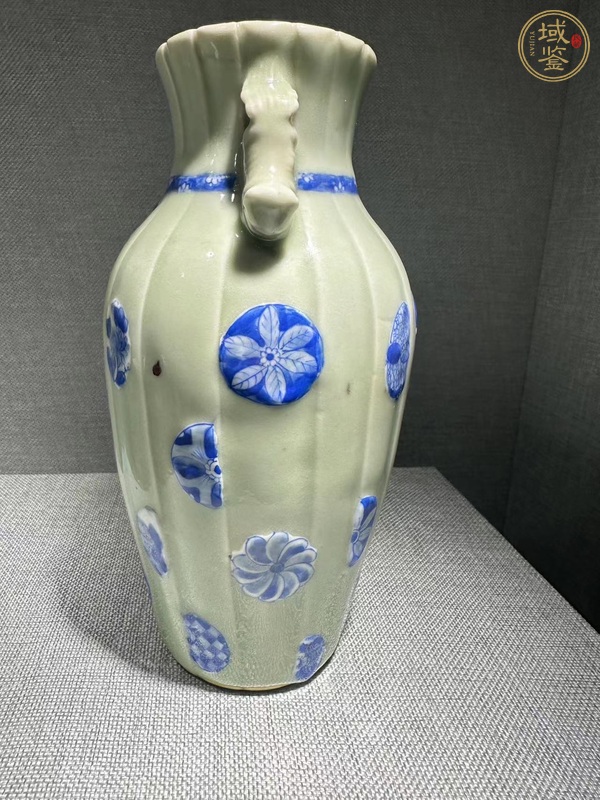 古玩陶瓷豆青釉青花瓶真品鑒賞圖
