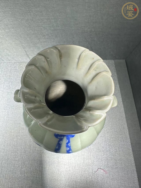 古玩陶瓷豆青釉青花瓶真品鑒賞圖