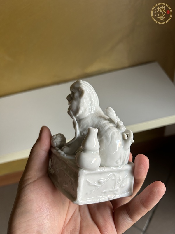 古玩陶瓷白釉獅子繡球香插真品鑒賞圖