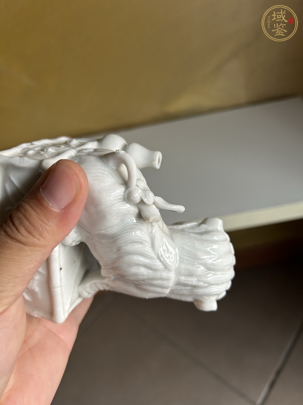 古玩陶瓷白釉獅子繡球香插真品鑒賞圖