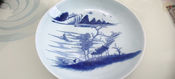 古玩陶瓷山水紋青花盤(pán)真品鑒賞圖