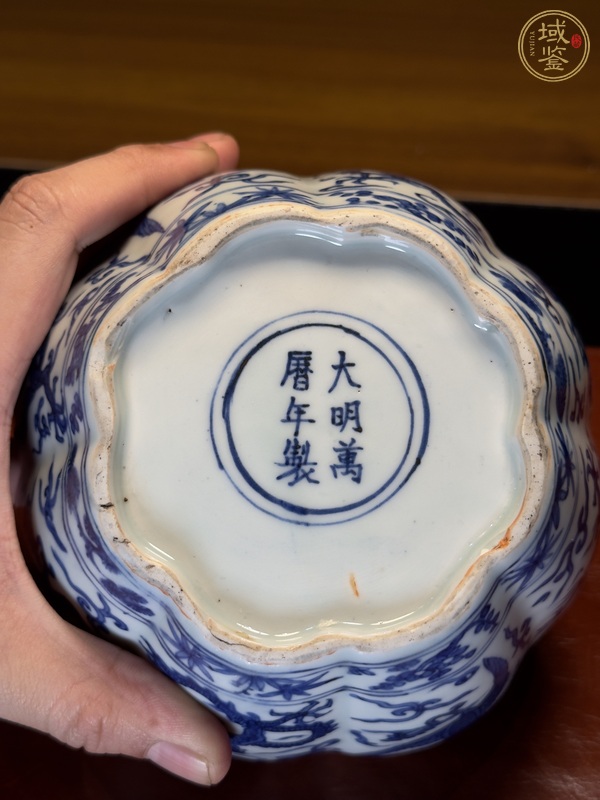 古玩陶瓷青花龍鳳紋瓜棱罐真品鑒賞圖