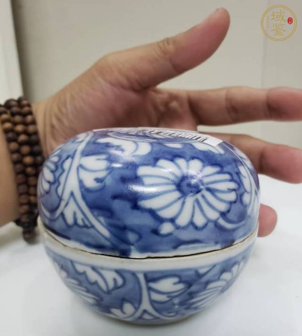 古玩陶瓷青花花卉紋粉盒真品鑒賞圖