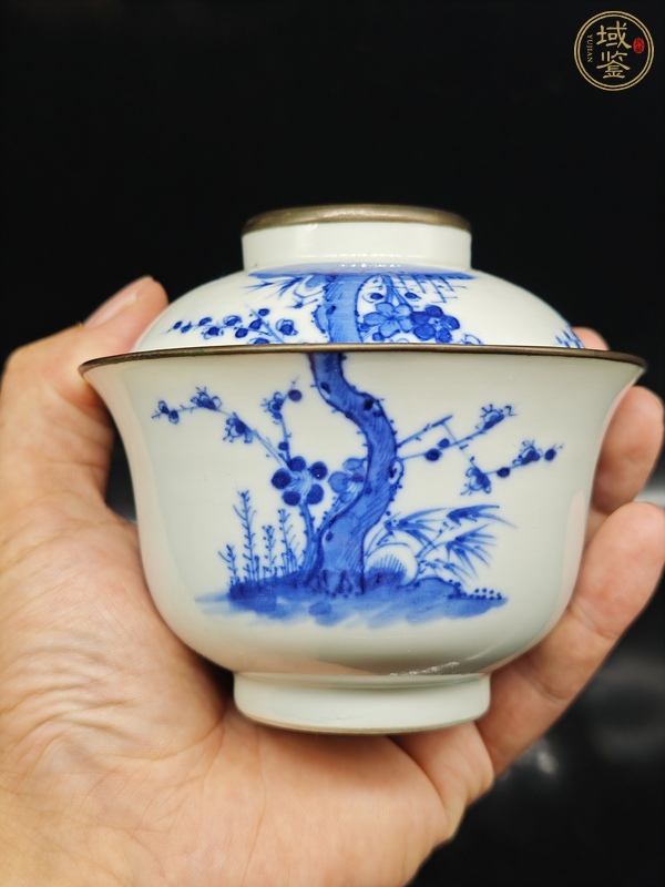 古玩陶瓷青花過(guò)墻梅花紋蓋碗真品鑒賞圖