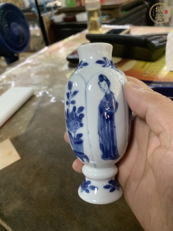 古玩陶瓷青花人物花卉紋蓋瓶真品鑒賞圖