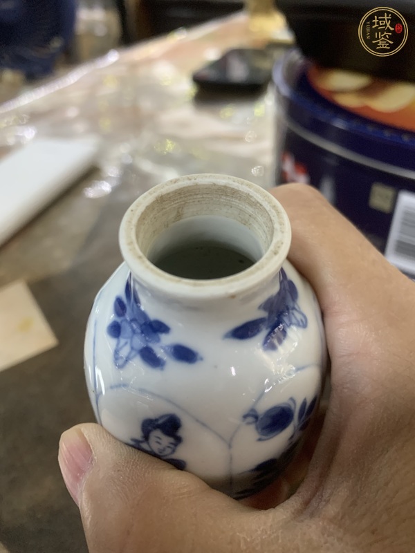 古玩陶瓷青花人物花卉紋蓋瓶真品鑒賞圖