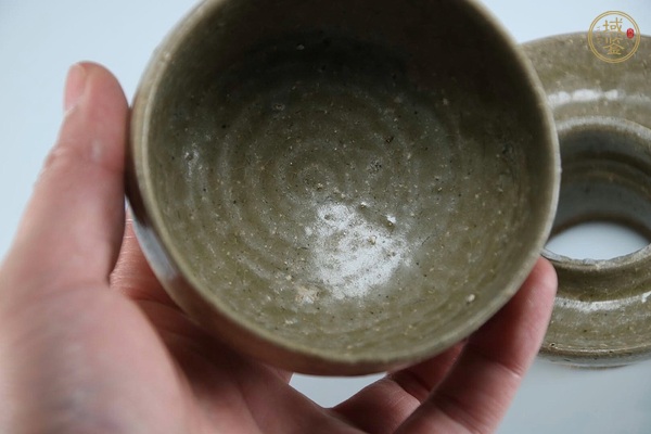 古玩陶瓷青瓷茶盞真品鑒賞圖