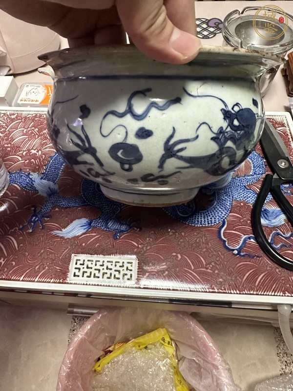 古玩陶瓷龍紋青花香爐真品鑒賞圖