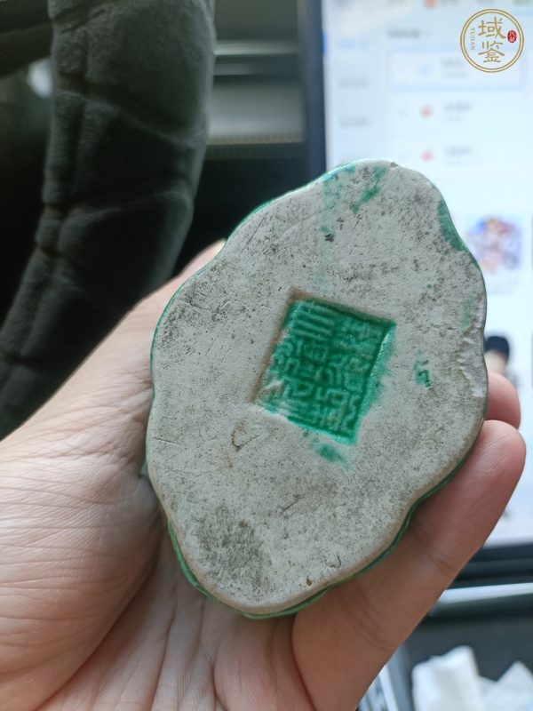 古玩陶瓷綠釉筆筒真品鑒賞圖