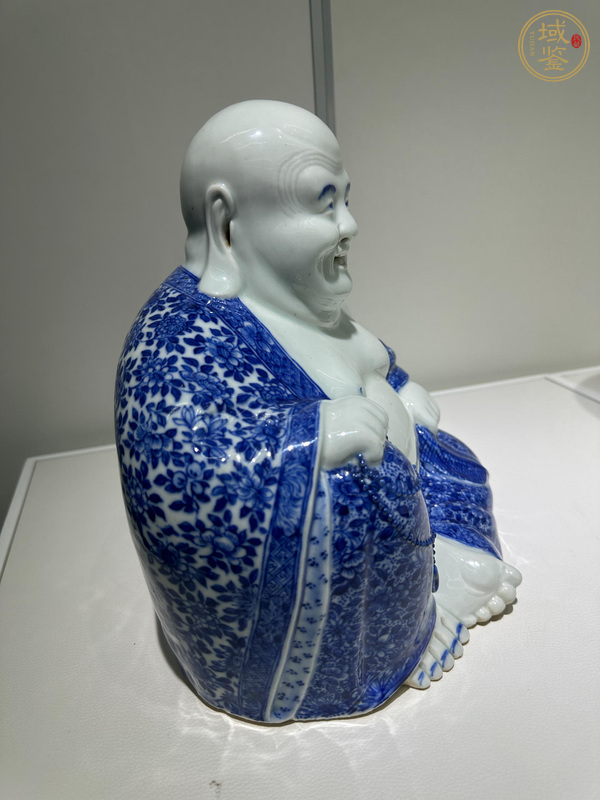 古玩陶瓷青花花卉紋彌勒佛坐像真品鑒賞圖