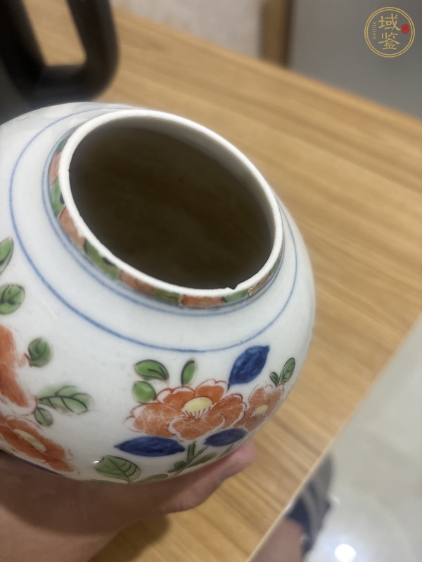 古玩陶瓷青花五彩洞石花卉紋罐真品鑒賞圖