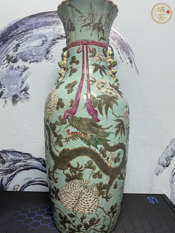 古玩陶瓷花間龍紋粉彩瓶真品鑒賞圖