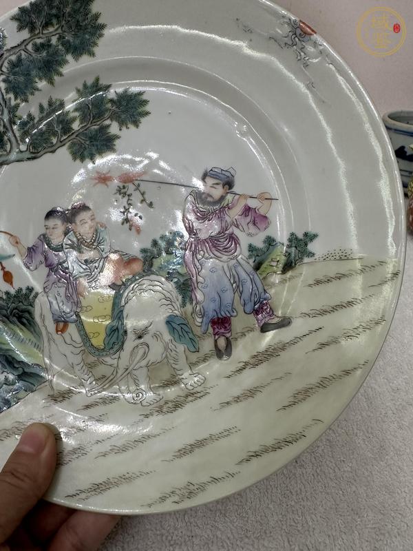 古玩陶瓷粉彩人物故事小盤真品鑒賞圖
