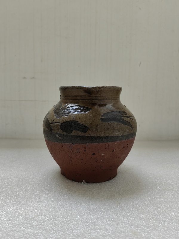古玩陶瓷黃釉刻花卉紋花澆拍賣,當(dāng)前價(jià)格567元