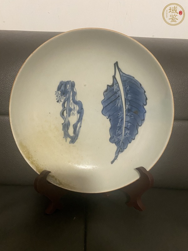 古玩陶瓷順治蕉葉詩文青花盤真品鑒賞圖