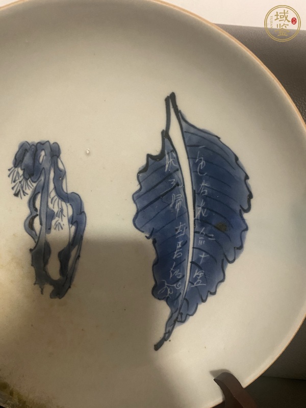 古玩陶瓷順治蕉葉詩文青花盤真品鑒賞圖