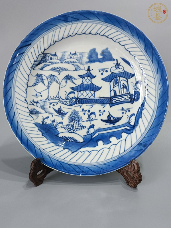 古玩陶瓷樓臺(tái)亭閣山水紋青花盤真品鑒賞圖