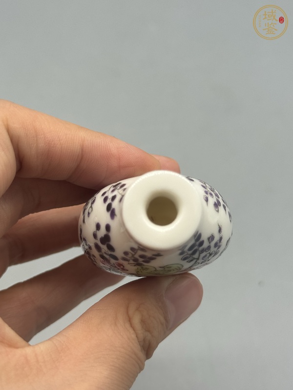 古玩陶瓷鼻煙壺真品鑒賞圖