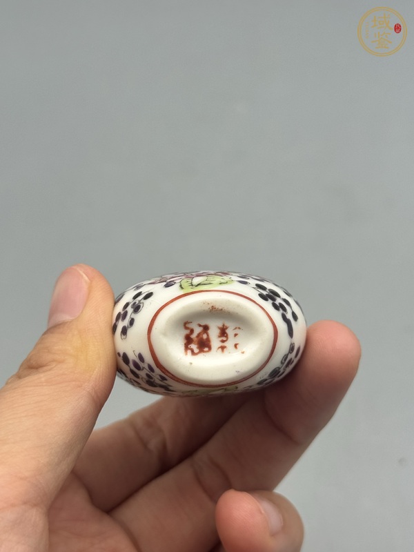 古玩陶瓷鼻煙壺真品鑒賞圖
