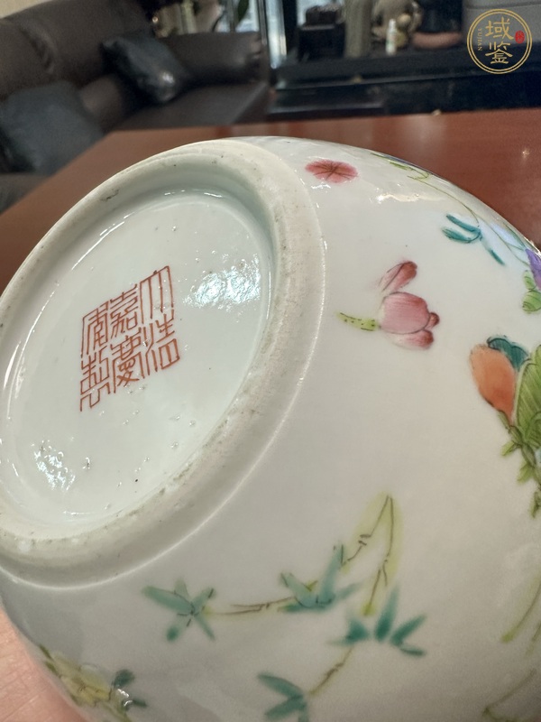 古玩陶瓷花蝶紋粉彩罐真品鑒賞圖