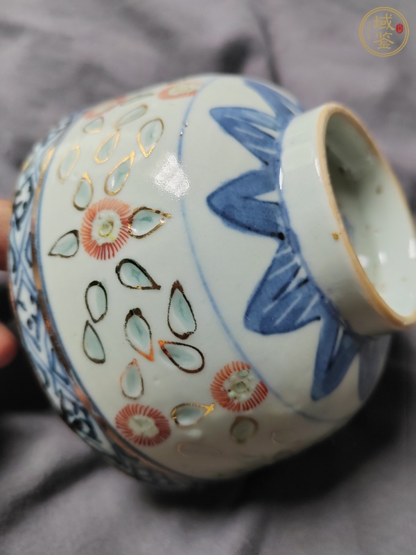 古玩陶瓷玲瓏瓷青花加彩描金小碗真品鑒賞圖