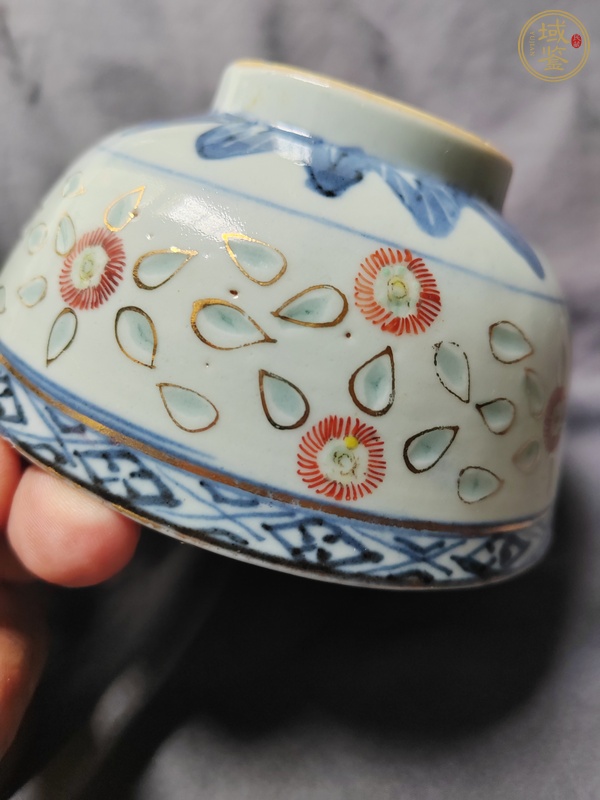 古玩陶瓷玲瓏瓷青花加彩描金小碗真品鑒賞圖