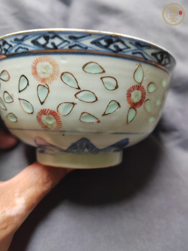 古玩陶瓷玲瓏瓷青花加彩描金小碗真品鑒賞圖