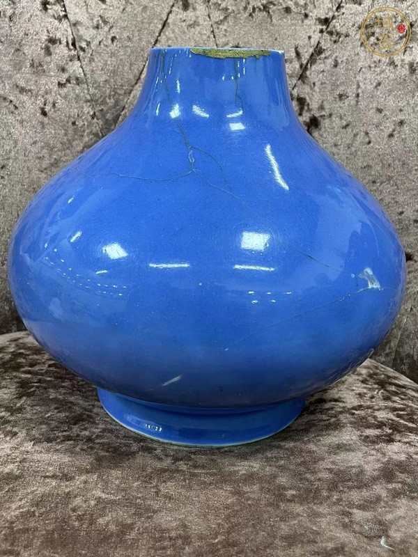 古玩陶瓷藍(lán)釉堆塑壽桃紋瓶真品鑒賞圖