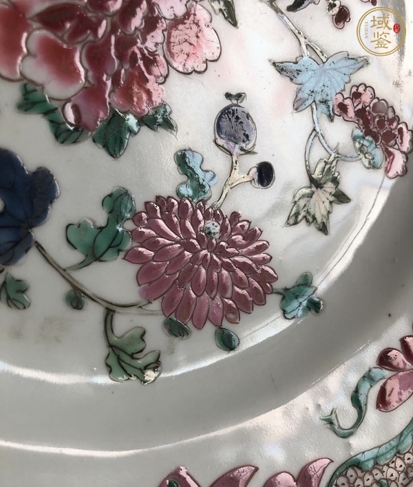 古玩陶瓷花卉紋粉彩盤真品鑒賞圖